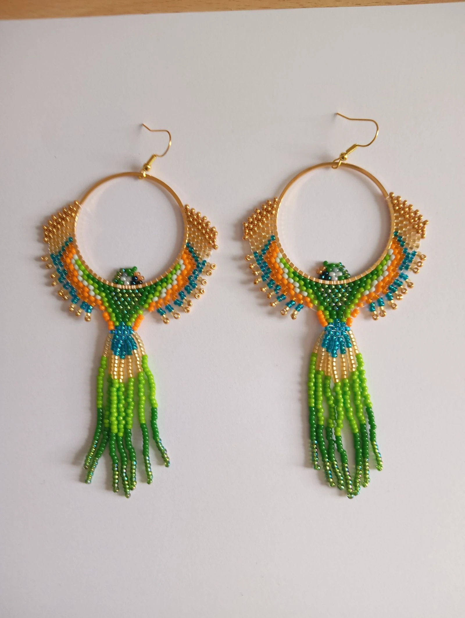 Boucles d'oreilles créoles " perroquet vert ".